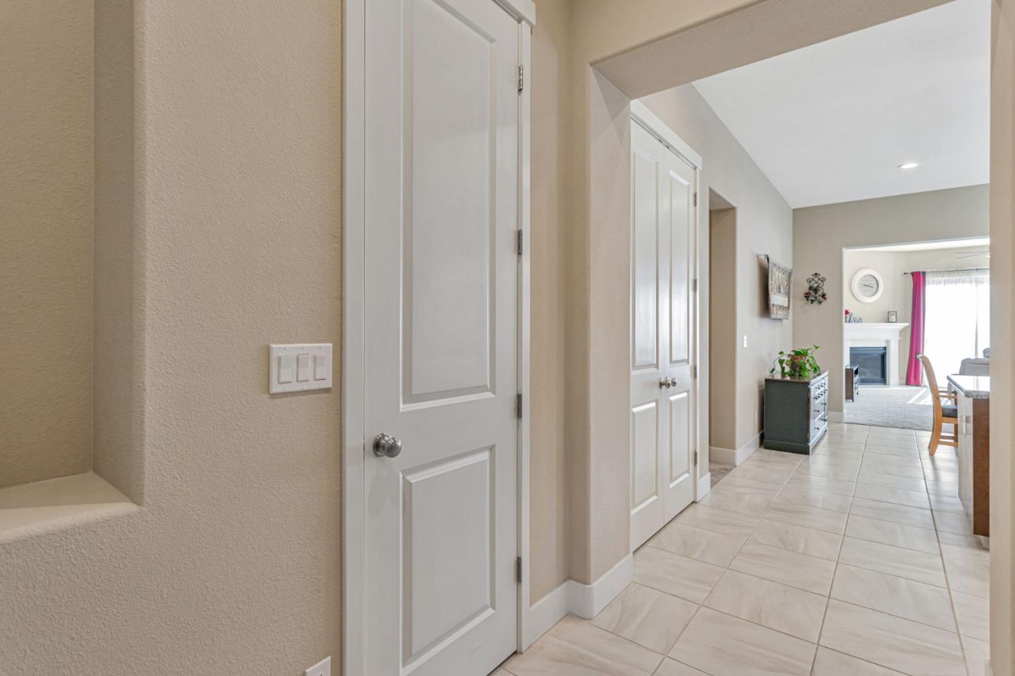 Detail Gallery Image 10 of 54 For 1575 Sunflower Dr, Hollister,  CA 95023 - 4 Beds | 2 Baths