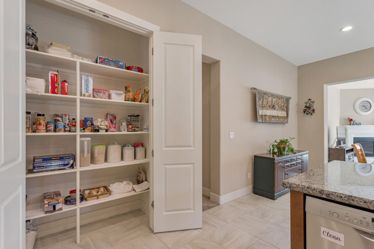 Detail Gallery Image 13 of 54 For 1575 Sunflower Dr, Hollister,  CA 95023 - 4 Beds | 2 Baths