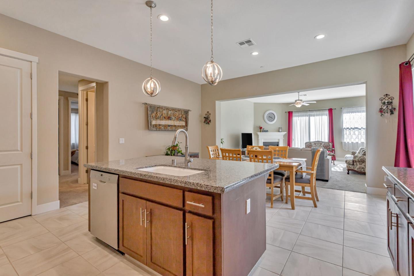Detail Gallery Image 14 of 54 For 1575 Sunflower Dr, Hollister,  CA 95023 - 4 Beds | 2 Baths