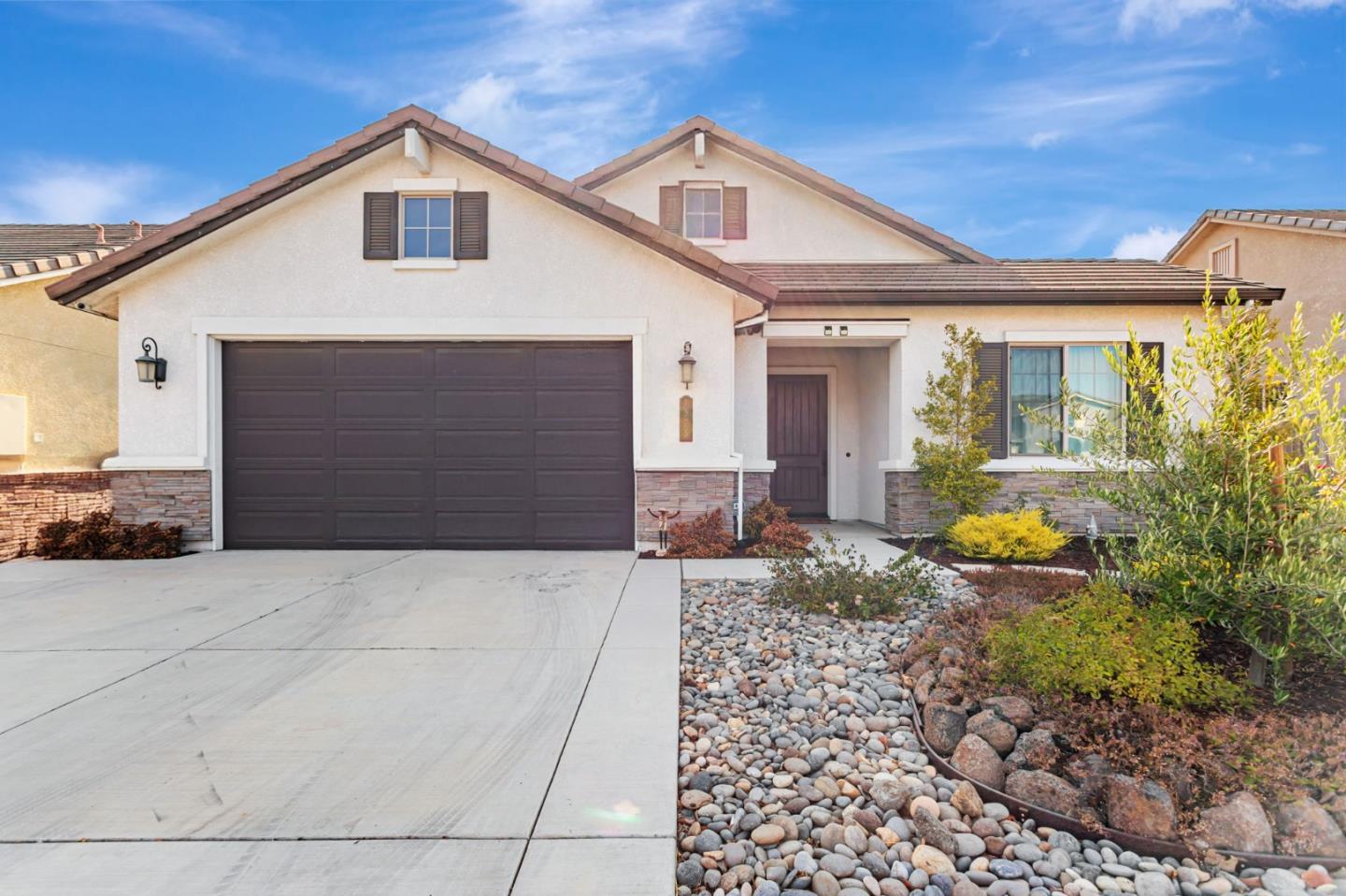 Detail Gallery Image 2 of 54 For 1575 Sunflower Dr, Hollister,  CA 95023 - 4 Beds | 2 Baths