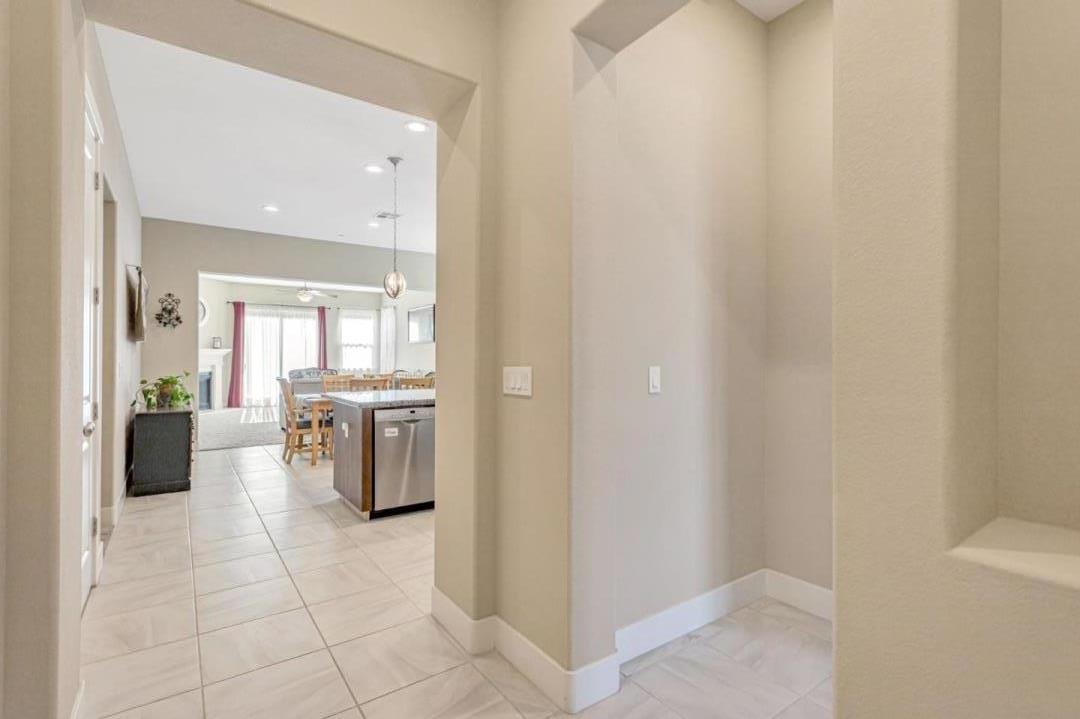 Detail Gallery Image 5 of 54 For 1575 Sunflower Dr, Hollister,  CA 95023 - 4 Beds | 2 Baths