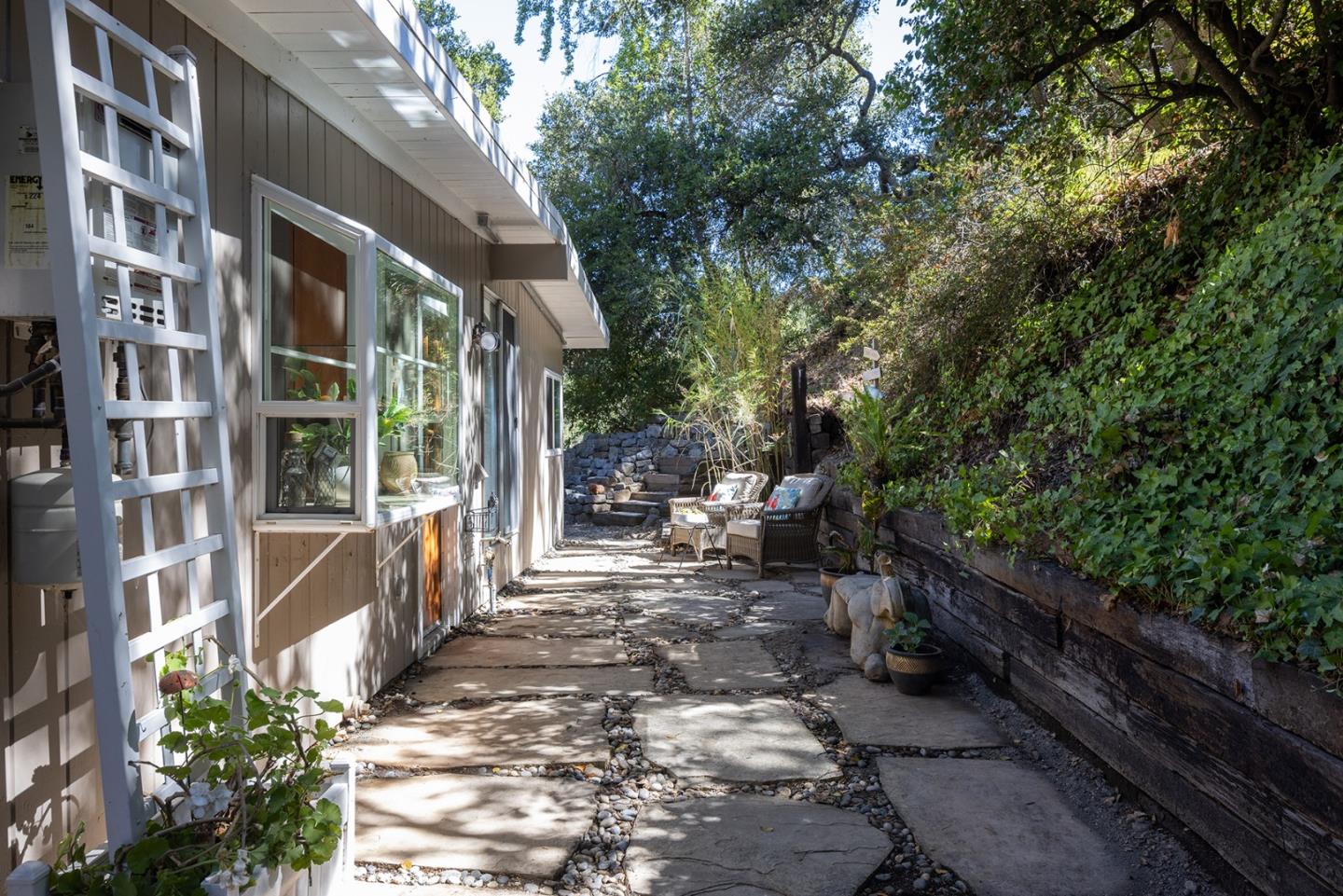 Detail Gallery Image 11 of 21 For 32 Southbank Rd, Carmel Valley,  CA 93924 - 2 Beds | 1 Baths