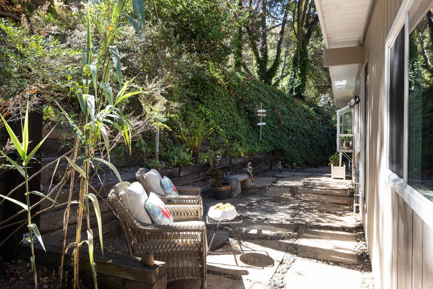 Detail Gallery Image 12 of 21 For 32 Southbank Rd, Carmel Valley,  CA 93924 - 2 Beds | 1 Baths