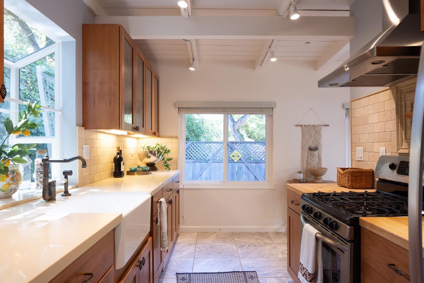 Detail Gallery Image 7 of 21 For 32 Southbank Rd, Carmel Valley,  CA 93924 - 2 Beds | 1 Baths