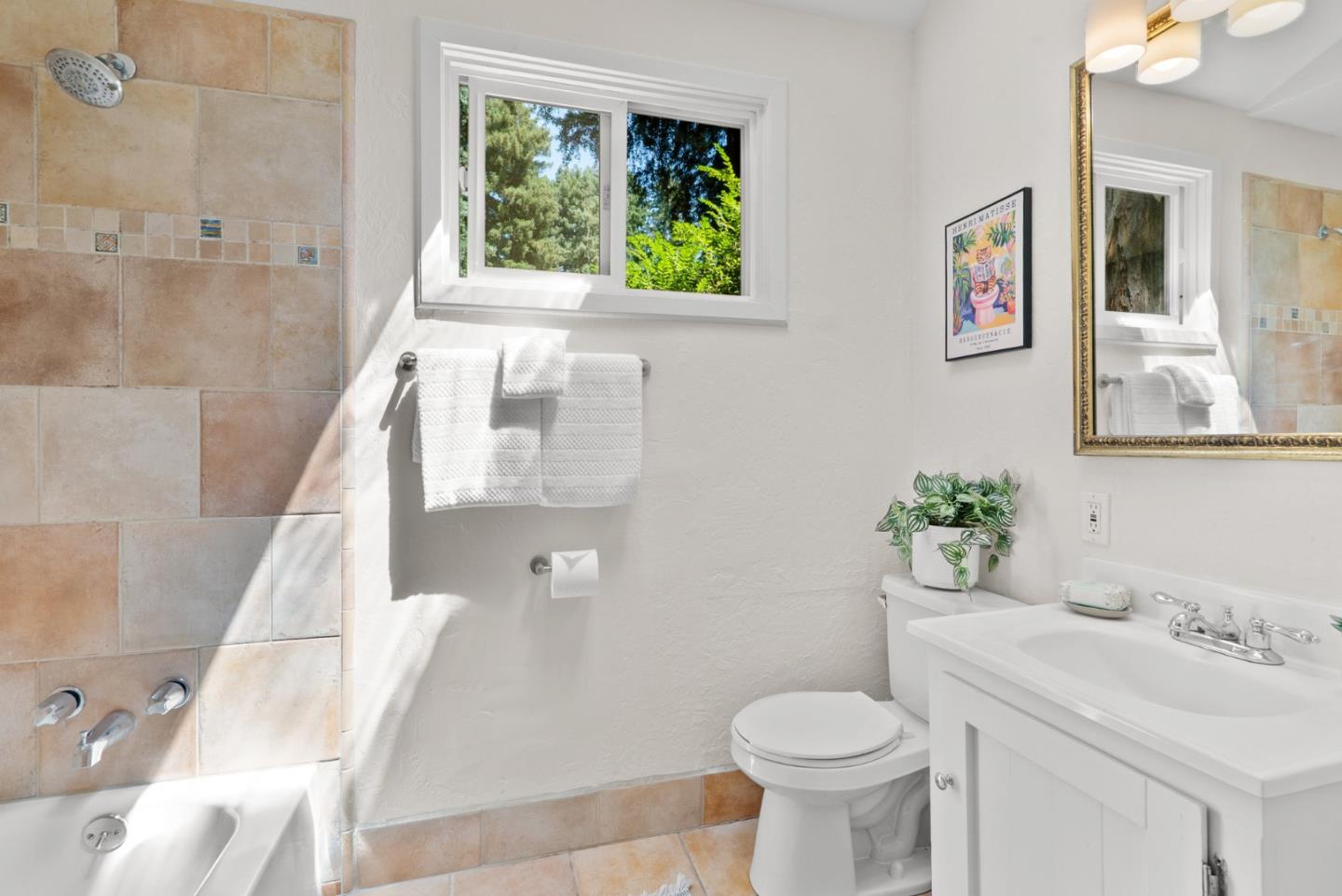 Detail Gallery Image 17 of 31 For 155 Rowardennan Dr, Ben Lomond,  CA 95005 - 2 Beds | 1 Baths