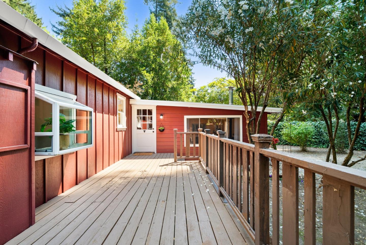 Detail Gallery Image 3 of 31 For 155 Rowardennan Dr, Ben Lomond,  CA 95005 - 2 Beds | 1 Baths