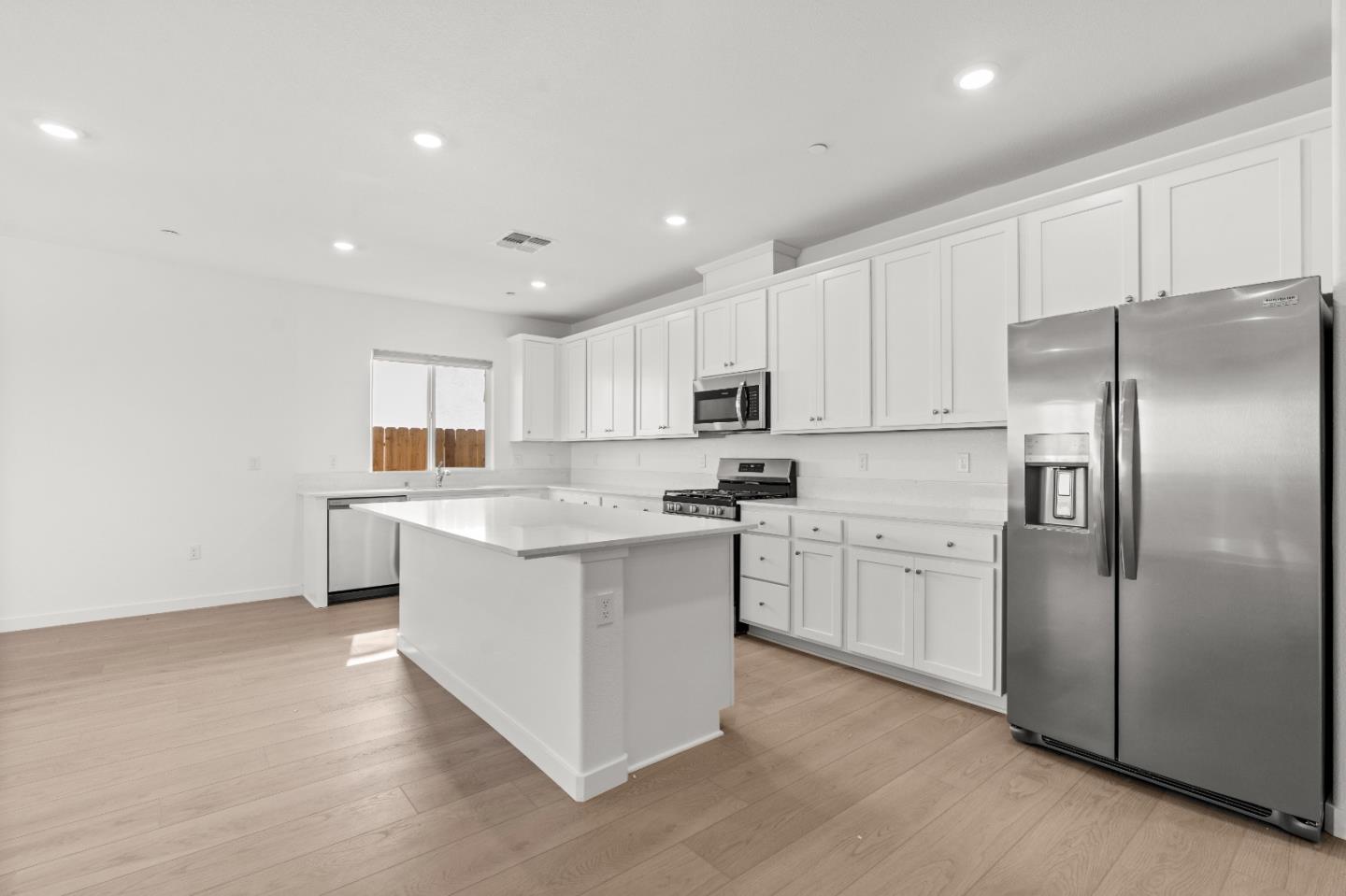 Detail Gallery Image 4 of 42 For 10918 Morning Tide Way, Stockton,  CA 95219 - 4 Beds | 2 Baths