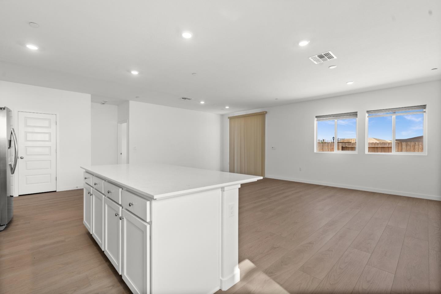 Detail Gallery Image 6 of 42 For 10918 Morning Tide Way, Stockton,  CA 95219 - 4 Beds | 2 Baths