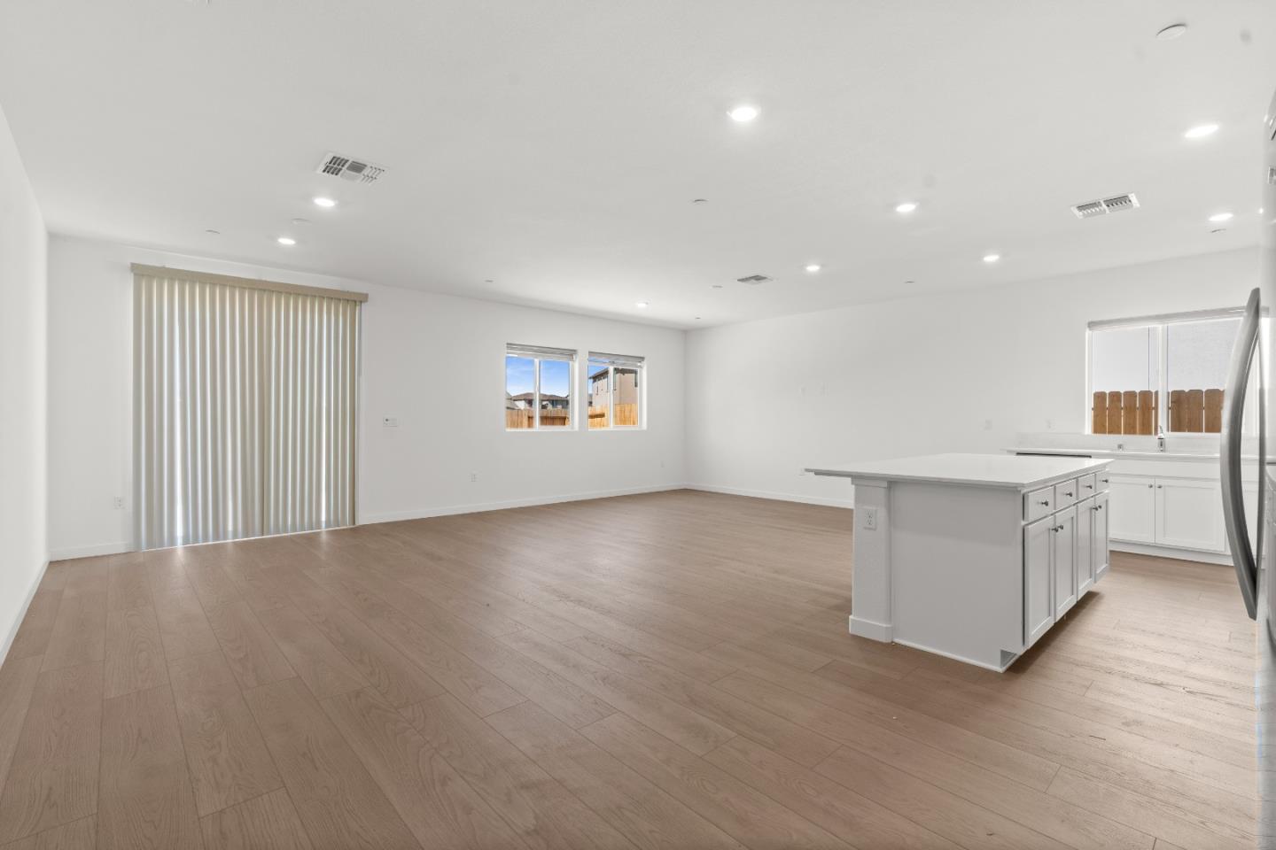 Detail Gallery Image 8 of 42 For 10918 Morning Tide Way, Stockton,  CA 95219 - 4 Beds | 2 Baths
