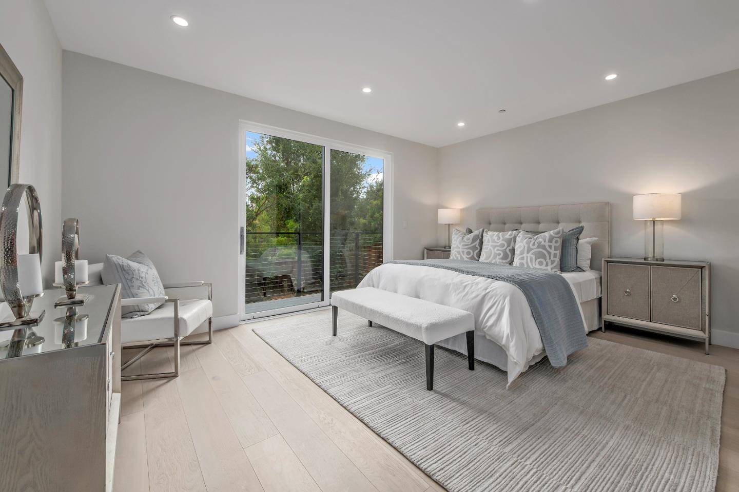 Detail Gallery Image 10 of 33 For 21 Highland Ave, San Carlos,  CA 94070 - 4 Beds | 4/1 Baths