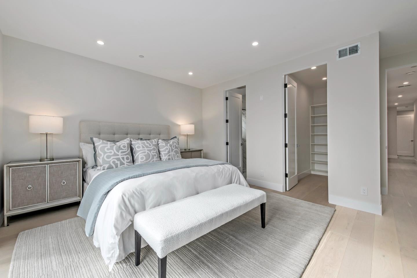 Detail Gallery Image 12 of 33 For 21 Highland Ave, San Carlos,  CA 94070 - 4 Beds | 4/1 Baths