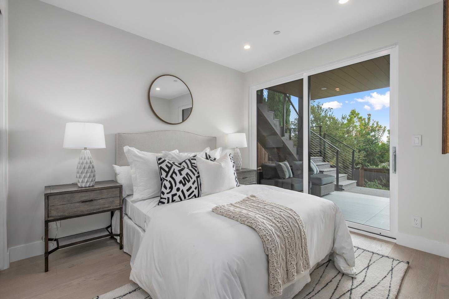 Detail Gallery Image 17 of 33 For 21 Highland Ave, San Carlos,  CA 94070 - 4 Beds | 4/1 Baths