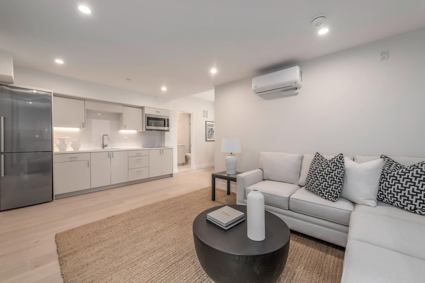 Detail Gallery Image 25 of 33 For 21 Highland Ave, San Carlos,  CA 94070 - 4 Beds | 4/1 Baths
