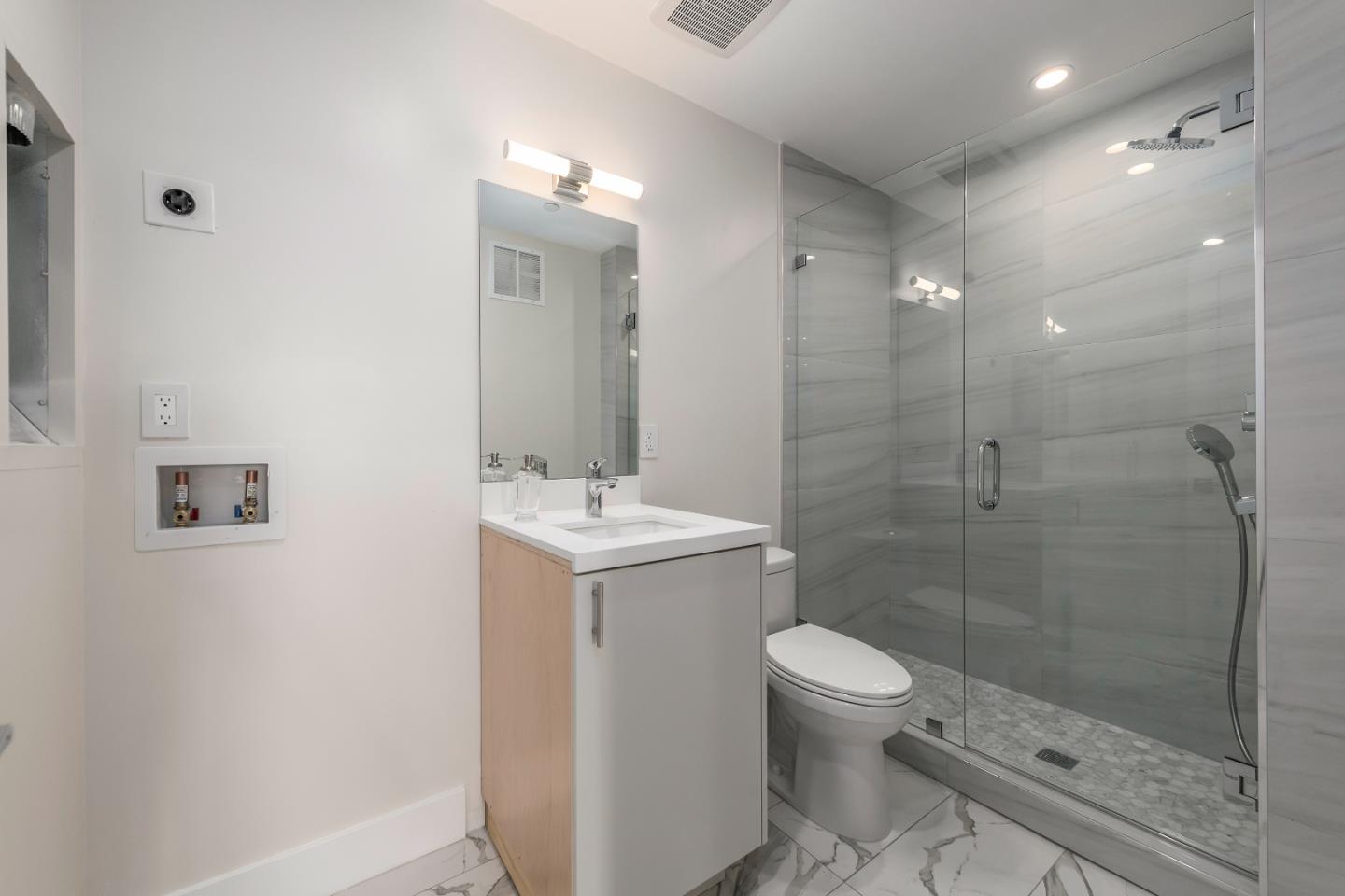 Detail Gallery Image 27 of 33 For 21 Highland Ave, San Carlos,  CA 94070 - 4 Beds | 4/1 Baths