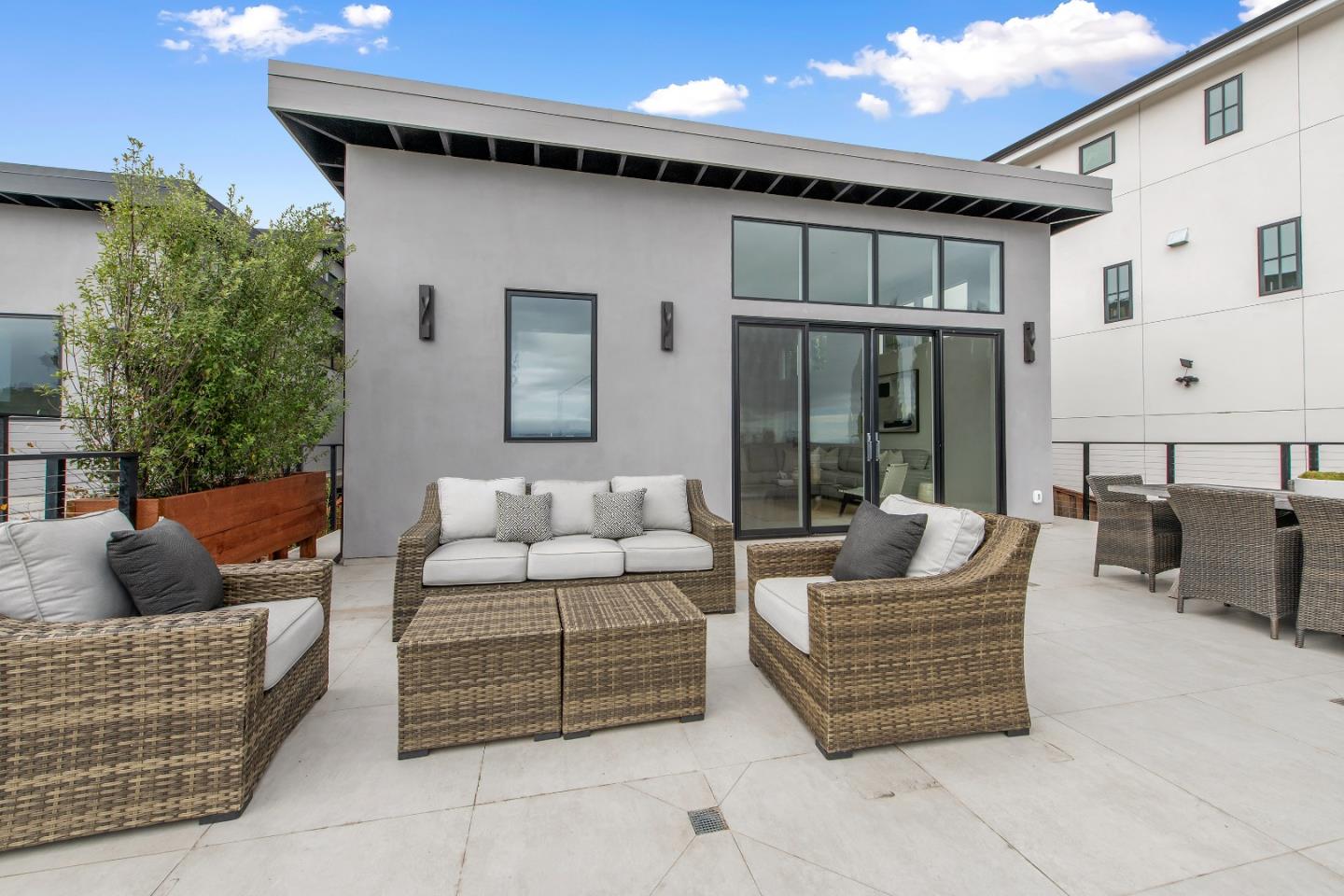 Detail Gallery Image 29 of 33 For 21 Highland Ave, San Carlos,  CA 94070 - 4 Beds | 4/1 Baths