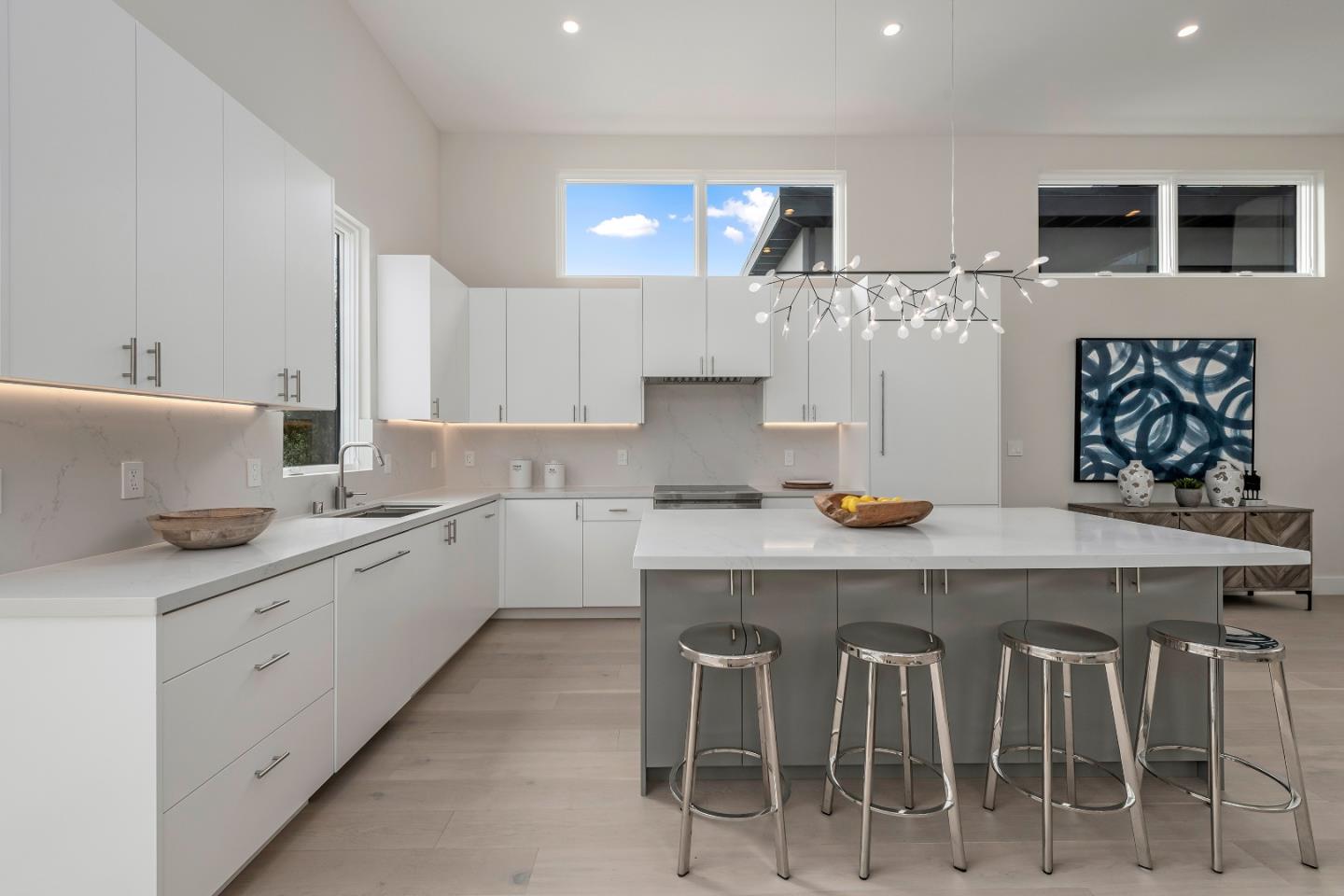 Detail Gallery Image 3 of 33 For 21 Highland Ave, San Carlos,  CA 94070 - 4 Beds | 4/1 Baths