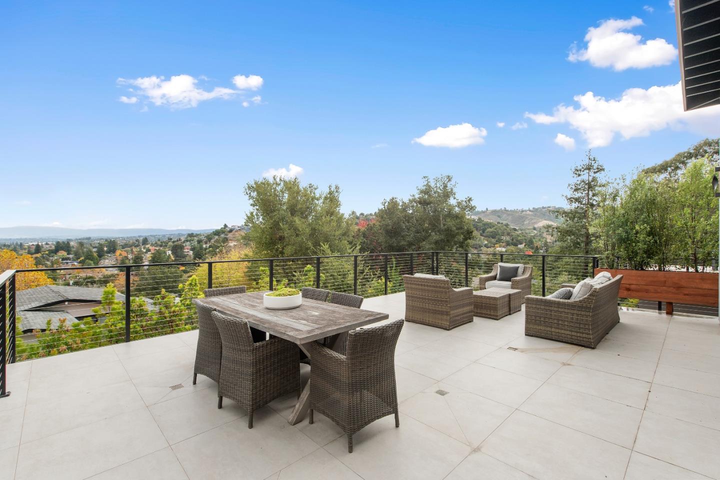 Detail Gallery Image 9 of 33 For 21 Highland Ave, San Carlos,  CA 94070 - 4 Beds | 4/1 Baths