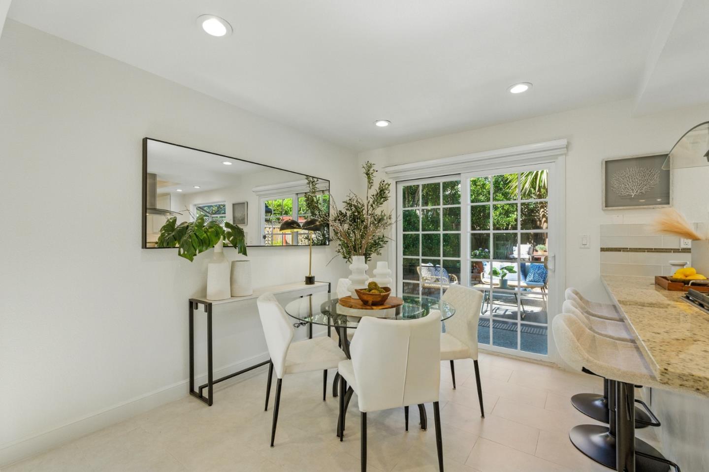 Detail Gallery Image 10 of 55 For 213 Yarborough Ln, Redwood City,  CA 94061 - 4 Beds | 3 Baths