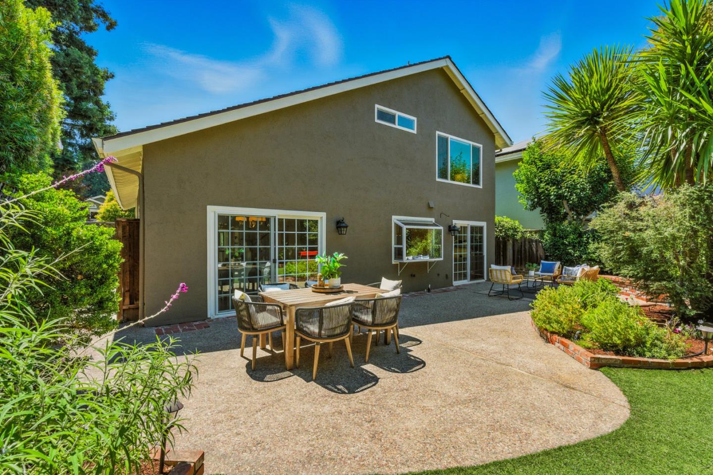 Detail Gallery Image 18 of 55 For 213 Yarborough Ln, Redwood City,  CA 94061 - 4 Beds | 3 Baths