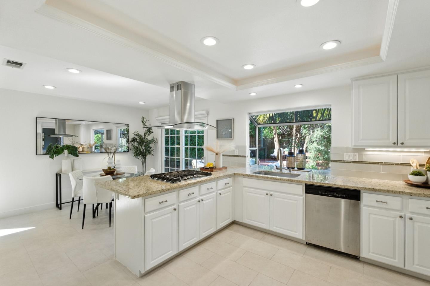 Detail Gallery Image 7 of 55 For 213 Yarborough Ln, Redwood City,  CA 94061 - 4 Beds | 3 Baths
