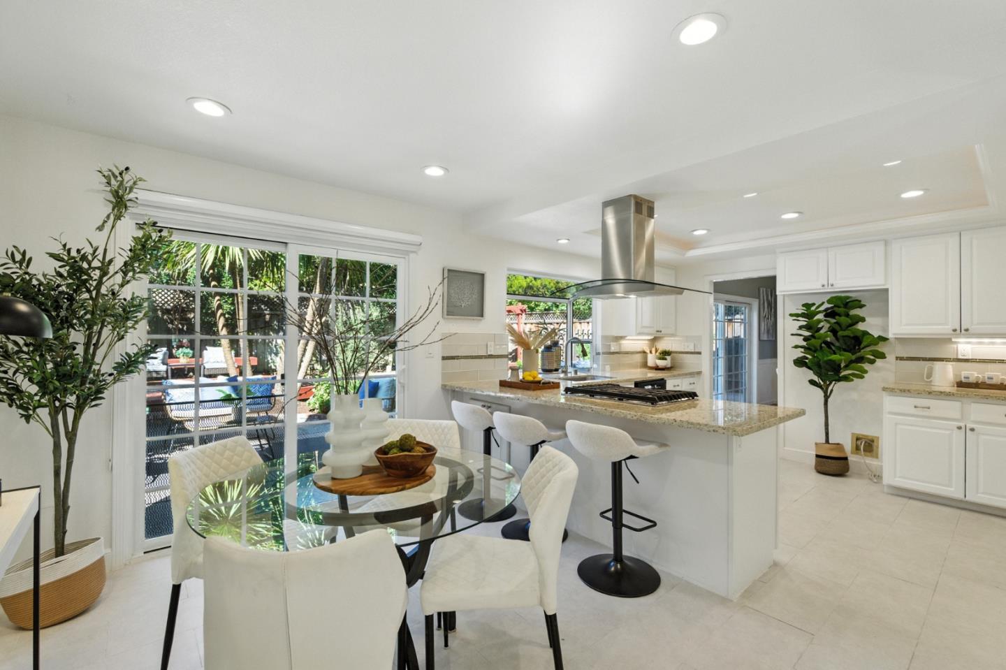Detail Gallery Image 9 of 55 For 213 Yarborough Ln, Redwood City,  CA 94061 - 4 Beds | 3 Baths