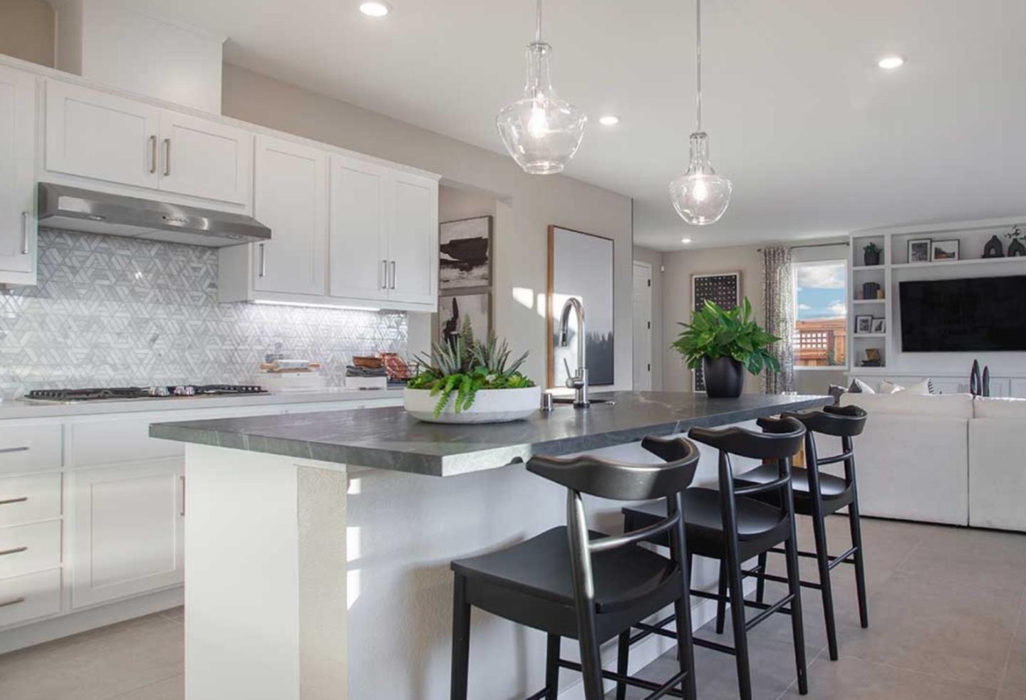 Detail Gallery Image 7 of 14 For 3032 Benetti St, Lathrop,  CA 95330 - 4 Beds | 3/1 Baths