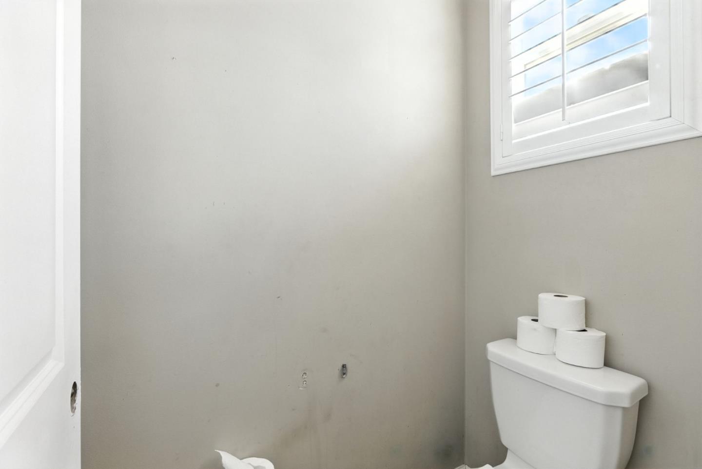 Detail Gallery Image 11 of 27 For 947 Yuba Dr, Santa Rosa,  CA 95407 - 3 Beds | 2 Baths