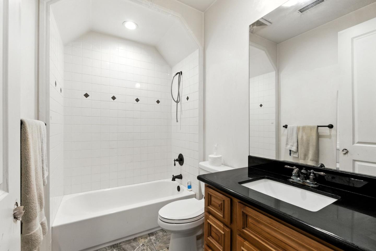 Detail Gallery Image 16 of 27 For 947 Yuba Dr, Santa Rosa,  CA 95407 - 3 Beds | 2 Baths