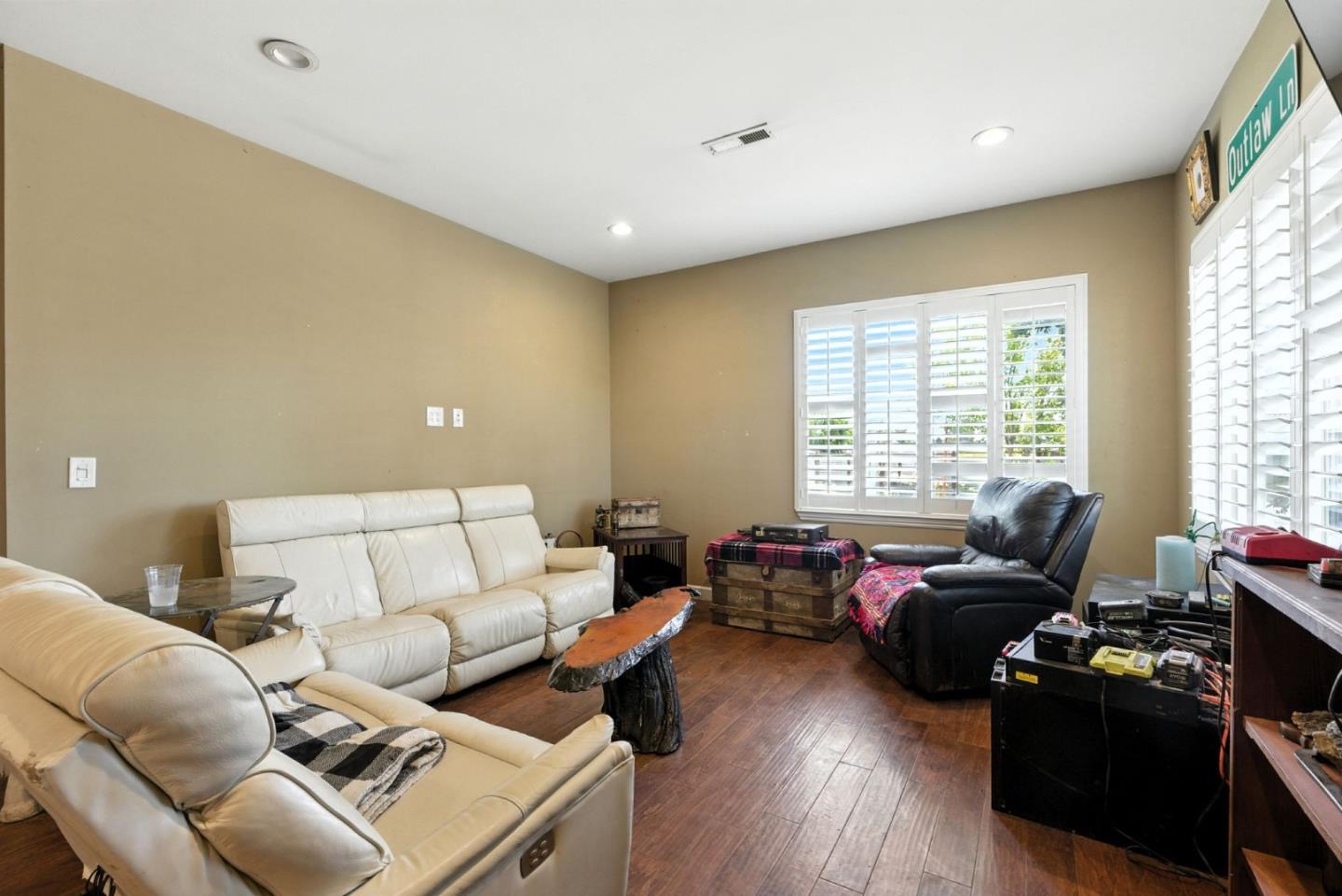 Detail Gallery Image 3 of 27 For 947 Yuba Dr, Santa Rosa,  CA 95407 - 3 Beds | 2 Baths