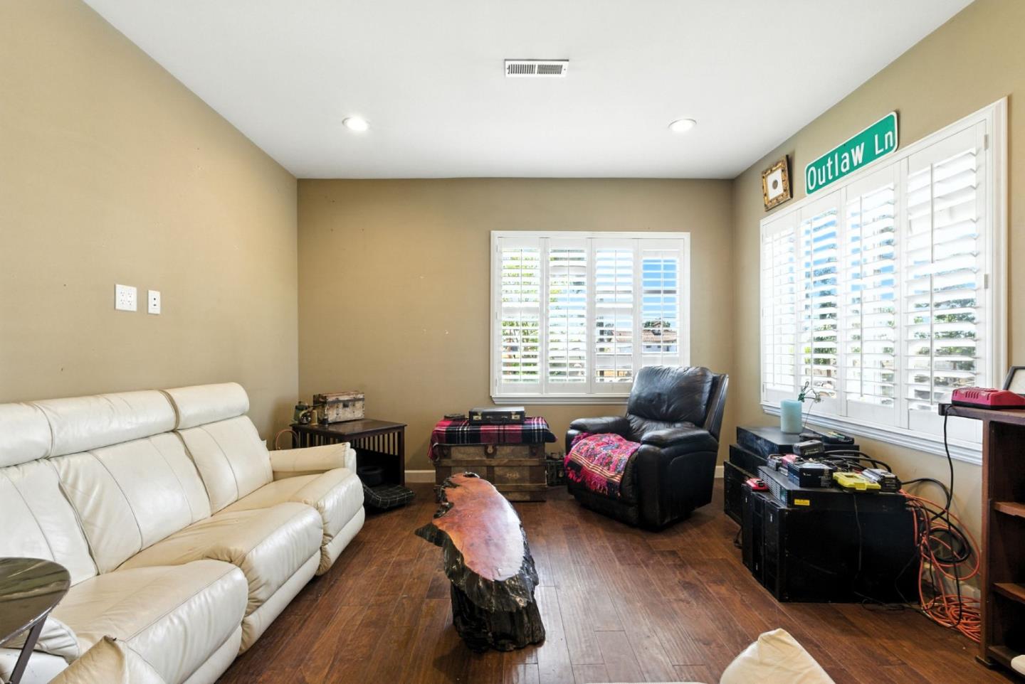 Detail Gallery Image 4 of 27 For 947 Yuba Dr, Santa Rosa,  CA 95407 - 3 Beds | 2 Baths
