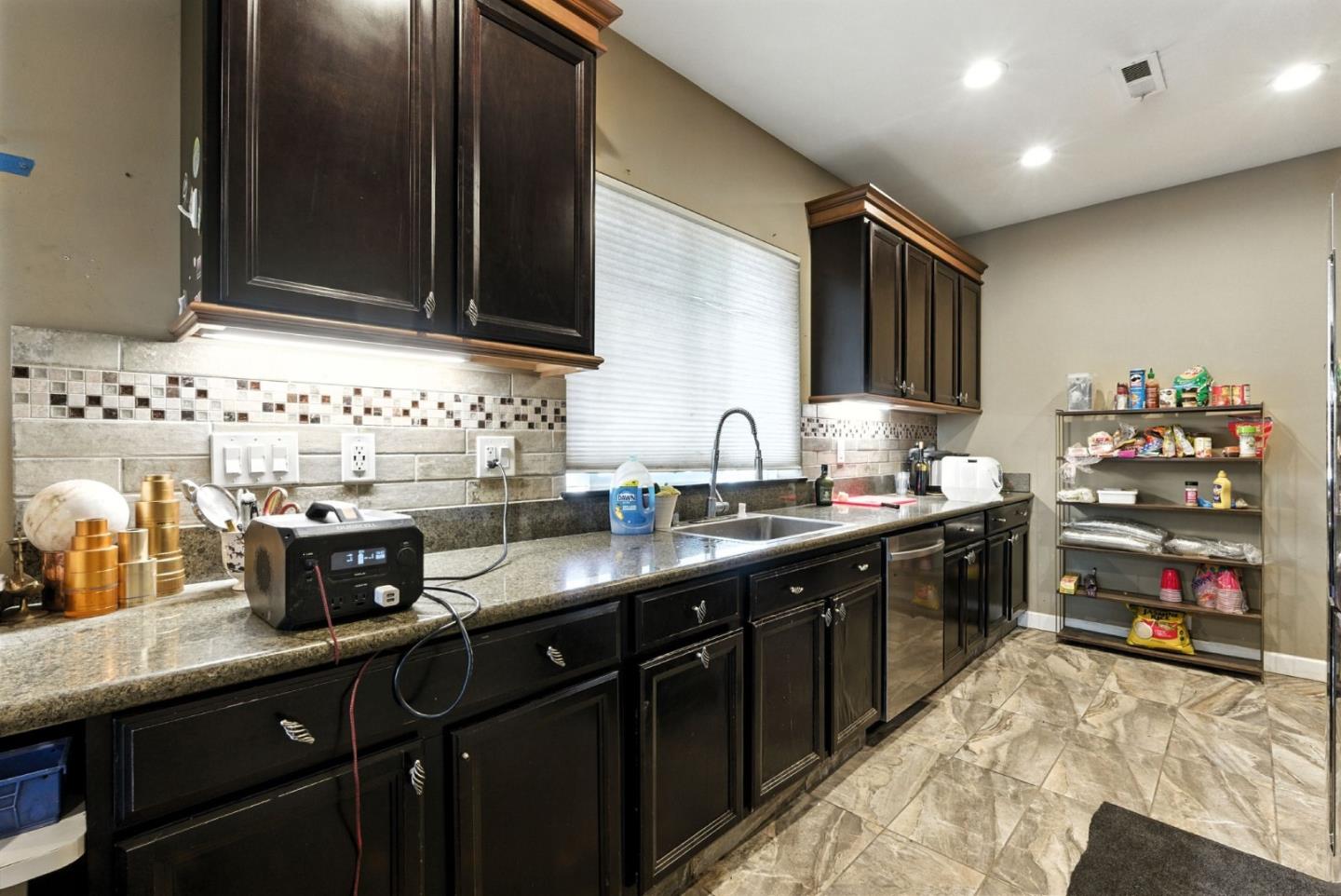 Detail Gallery Image 8 of 27 For 947 Yuba Dr, Santa Rosa,  CA 95407 - 3 Beds | 2 Baths