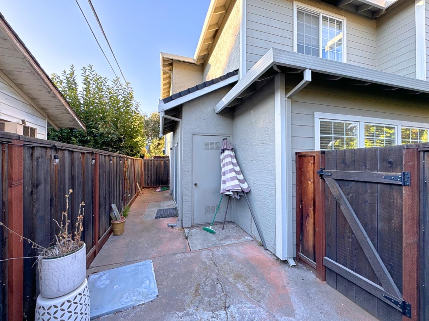 Detail Gallery Image 5 of 16 For 225 Spring Ave, Morgan Hill,  CA 95037 - 3 Beds | 3 Baths