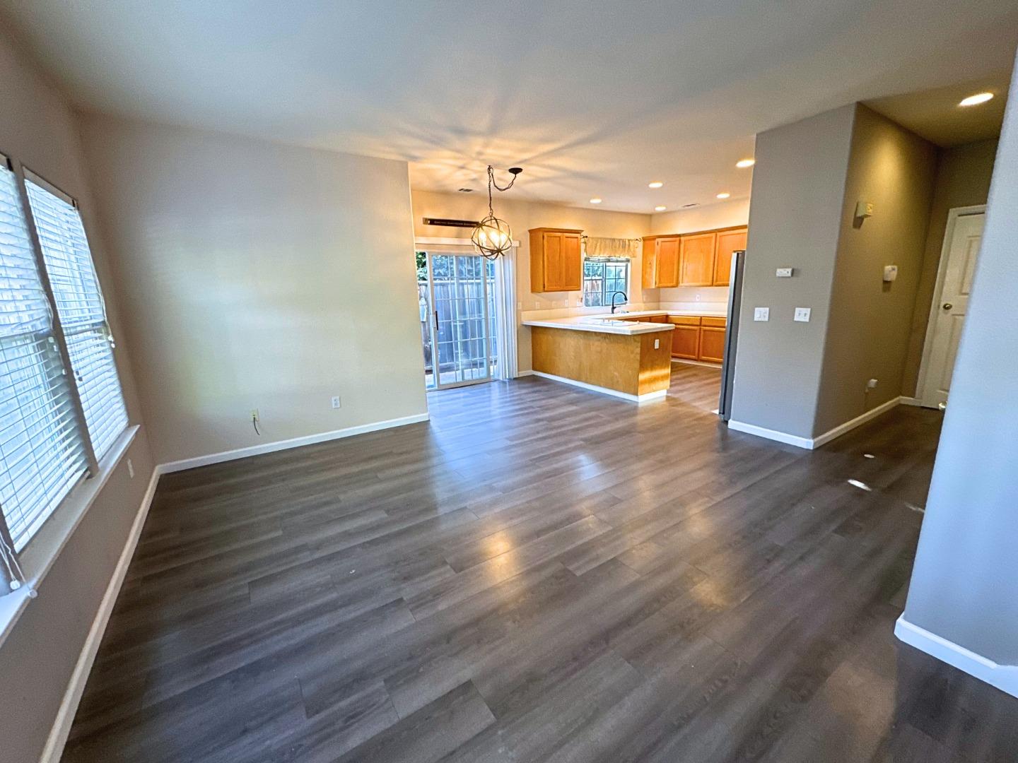Detail Gallery Image 6 of 16 For 225 Spring Ave, Morgan Hill,  CA 95037 - 3 Beds | 3 Baths