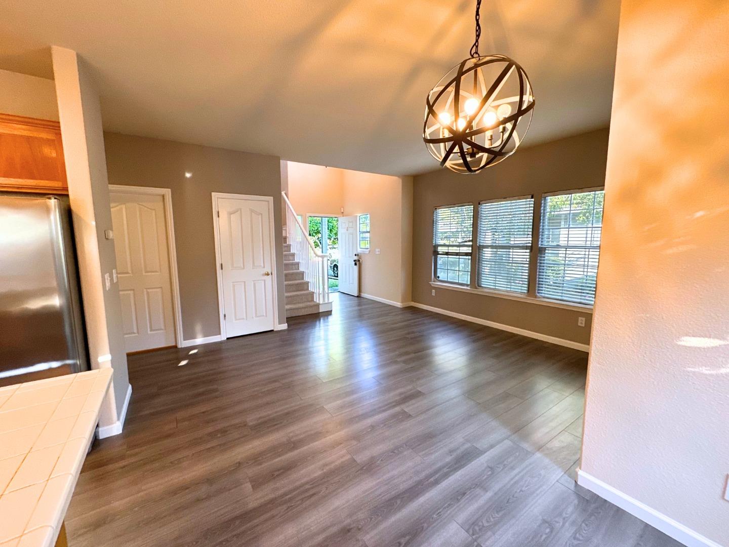 Detail Gallery Image 7 of 16 For 225 Spring Ave, Morgan Hill,  CA 95037 - 3 Beds | 3 Baths