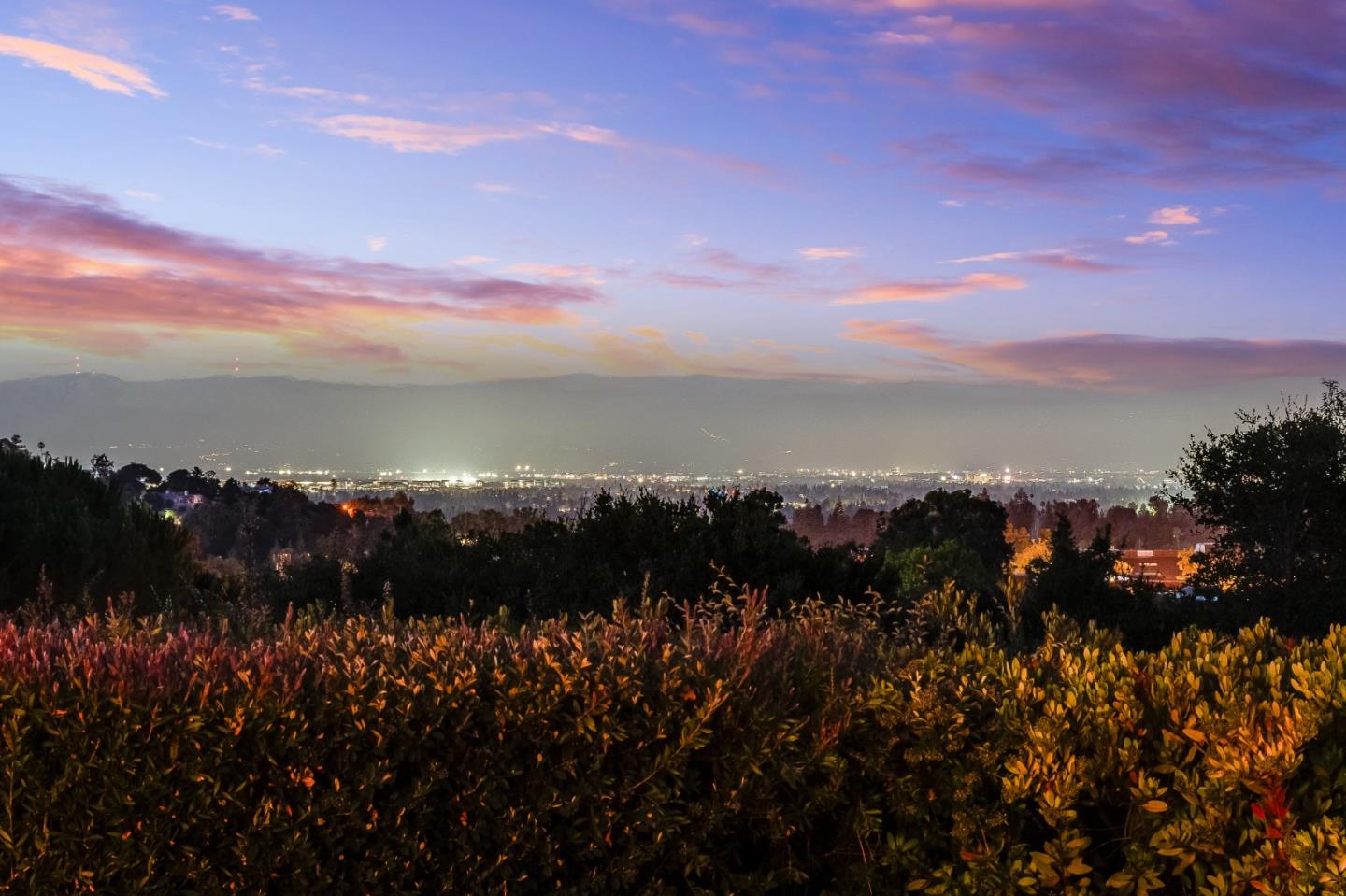 Detail Gallery Image 11 of 41 For 25850 Vinedo Ln, Los Altos Hills,  CA 94022 - 4 Beds | 3/1 Baths