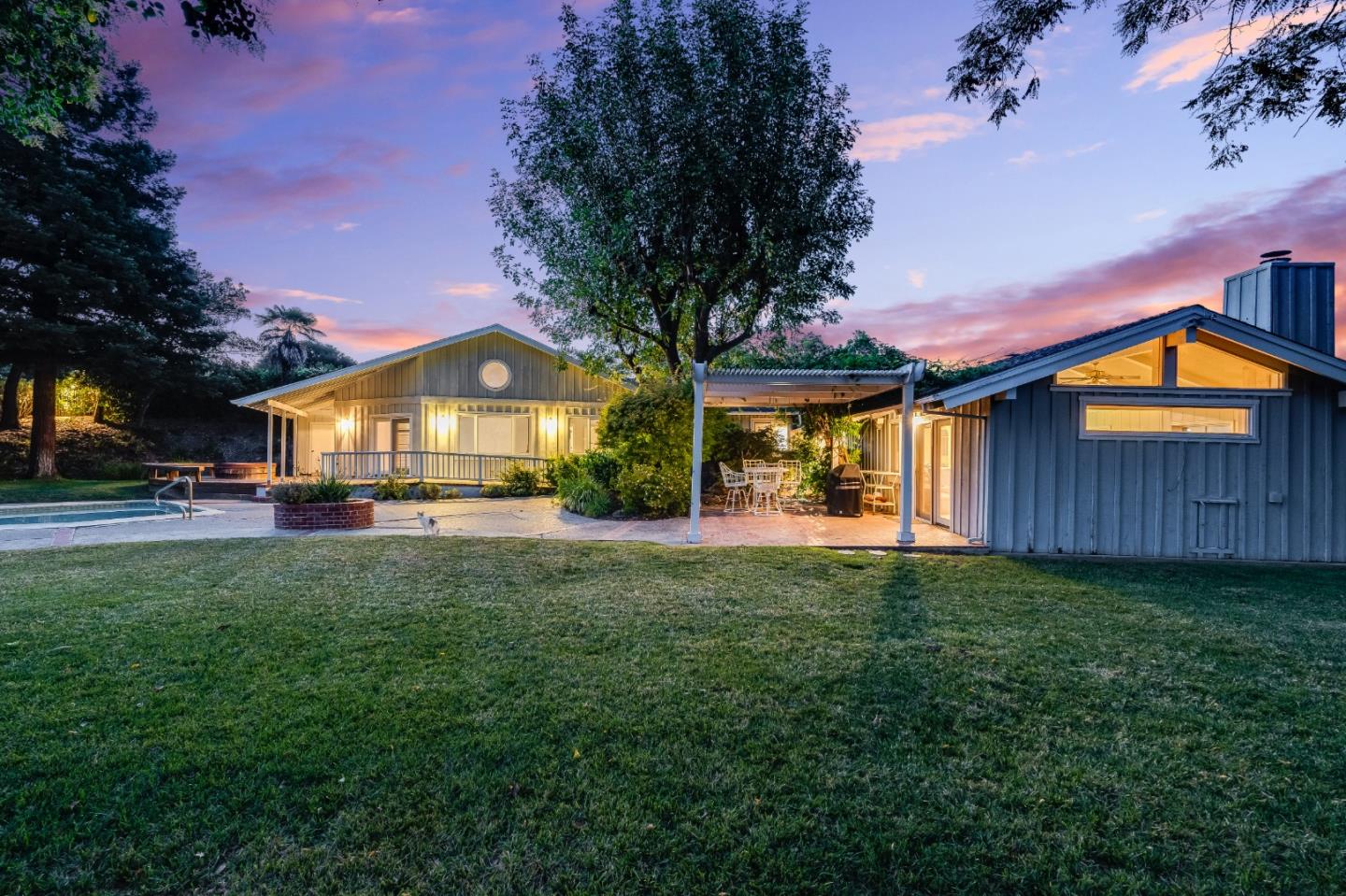Detail Gallery Image 15 of 41 For 25850 Vinedo Ln, Los Altos Hills,  CA 94022 - 4 Beds | 3/1 Baths