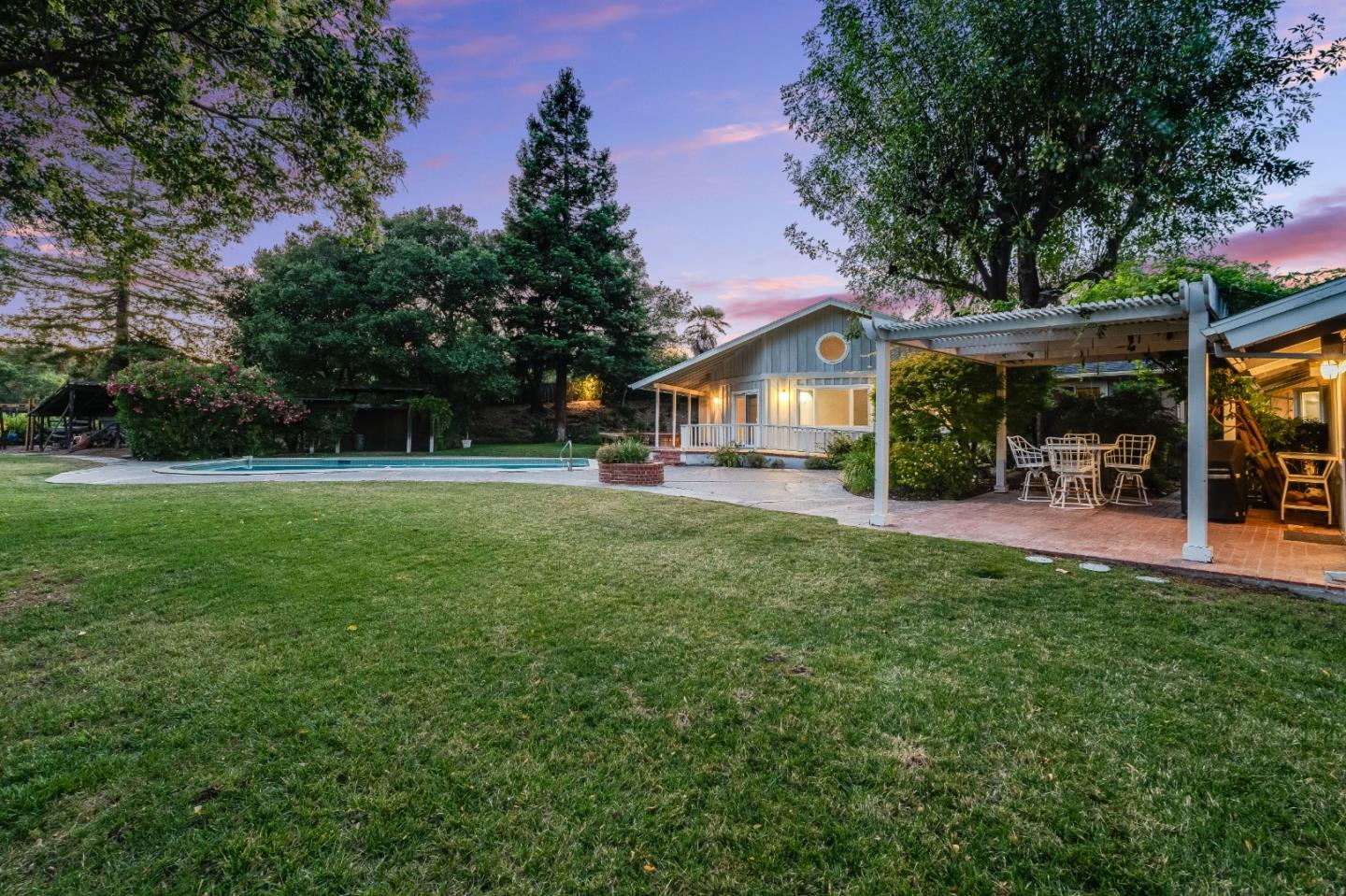 Detail Gallery Image 16 of 41 For 25850 Vinedo Ln, Los Altos Hills,  CA 94022 - 4 Beds | 3/1 Baths
