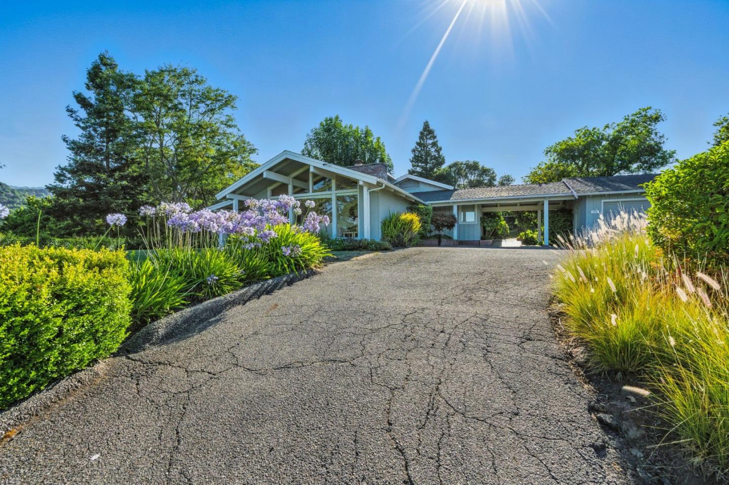 Detail Gallery Image 2 of 41 For 25850 Vinedo Ln, Los Altos Hills,  CA 94022 - 4 Beds | 3/1 Baths
