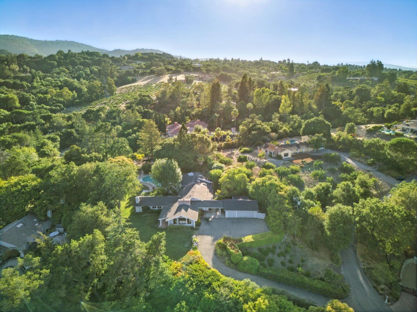 Detail Gallery Image 23 of 41 For 25850 Vinedo Ln, Los Altos Hills,  CA 94022 - 4 Beds | 3/1 Baths