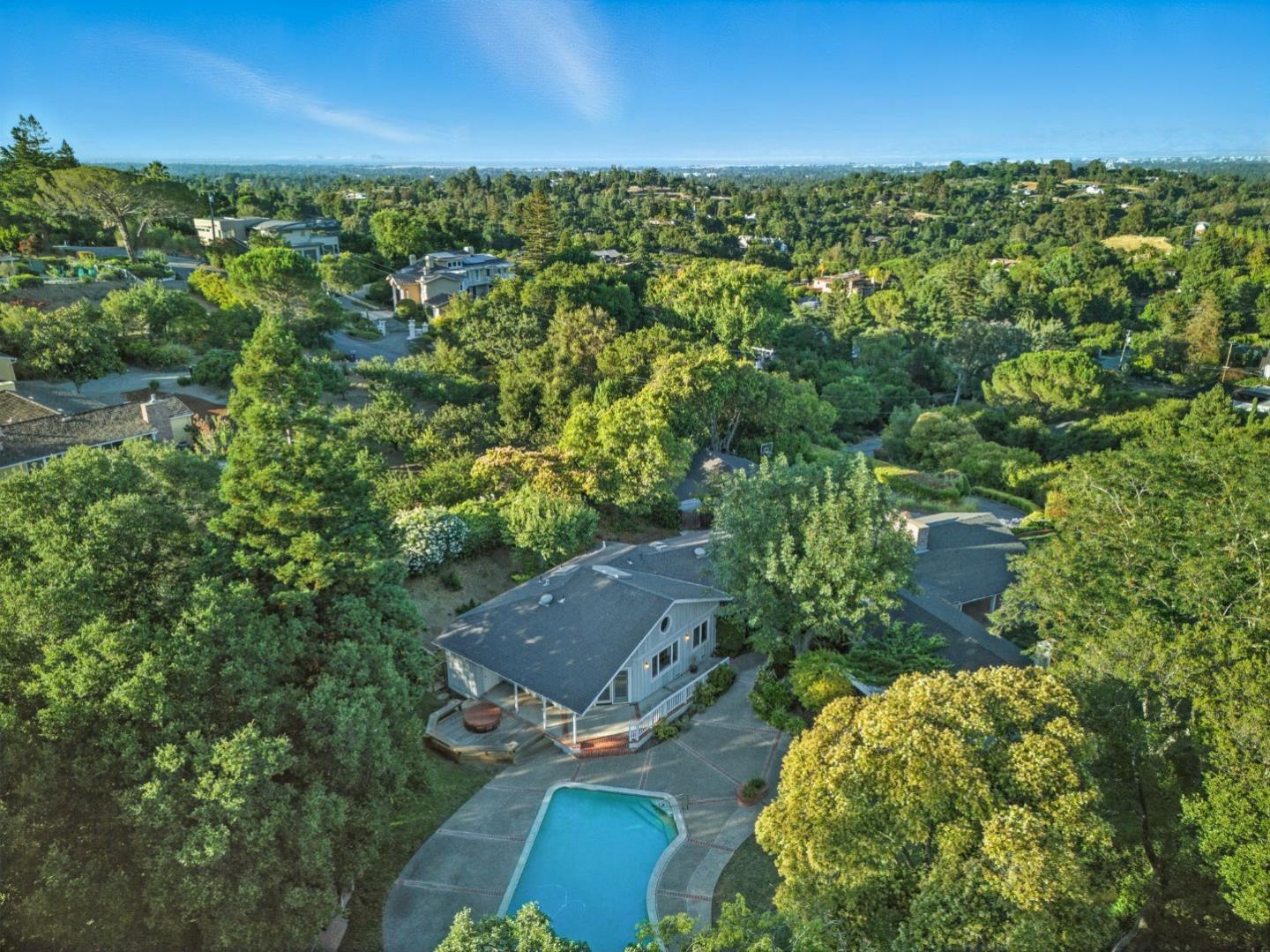 Detail Gallery Image 26 of 41 For 25850 Vinedo Ln, Los Altos Hills,  CA 94022 - 4 Beds | 3/1 Baths