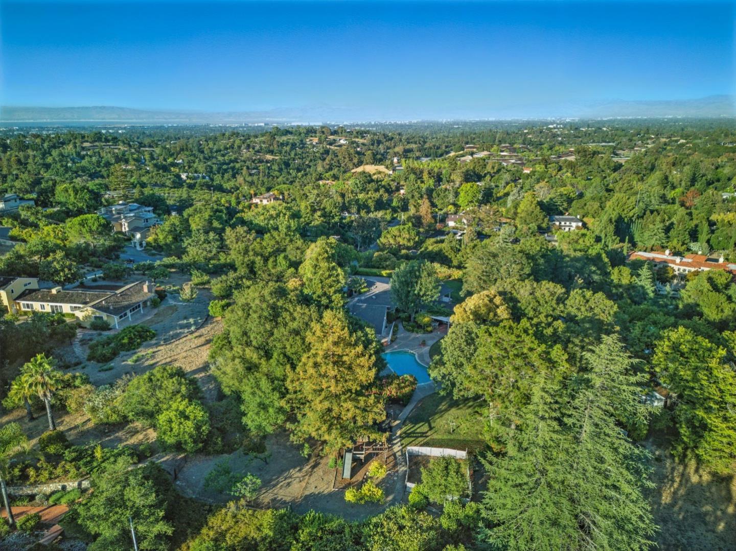 Detail Gallery Image 27 of 41 For 25850 Vinedo Ln, Los Altos Hills,  CA 94022 - 4 Beds | 3/1 Baths