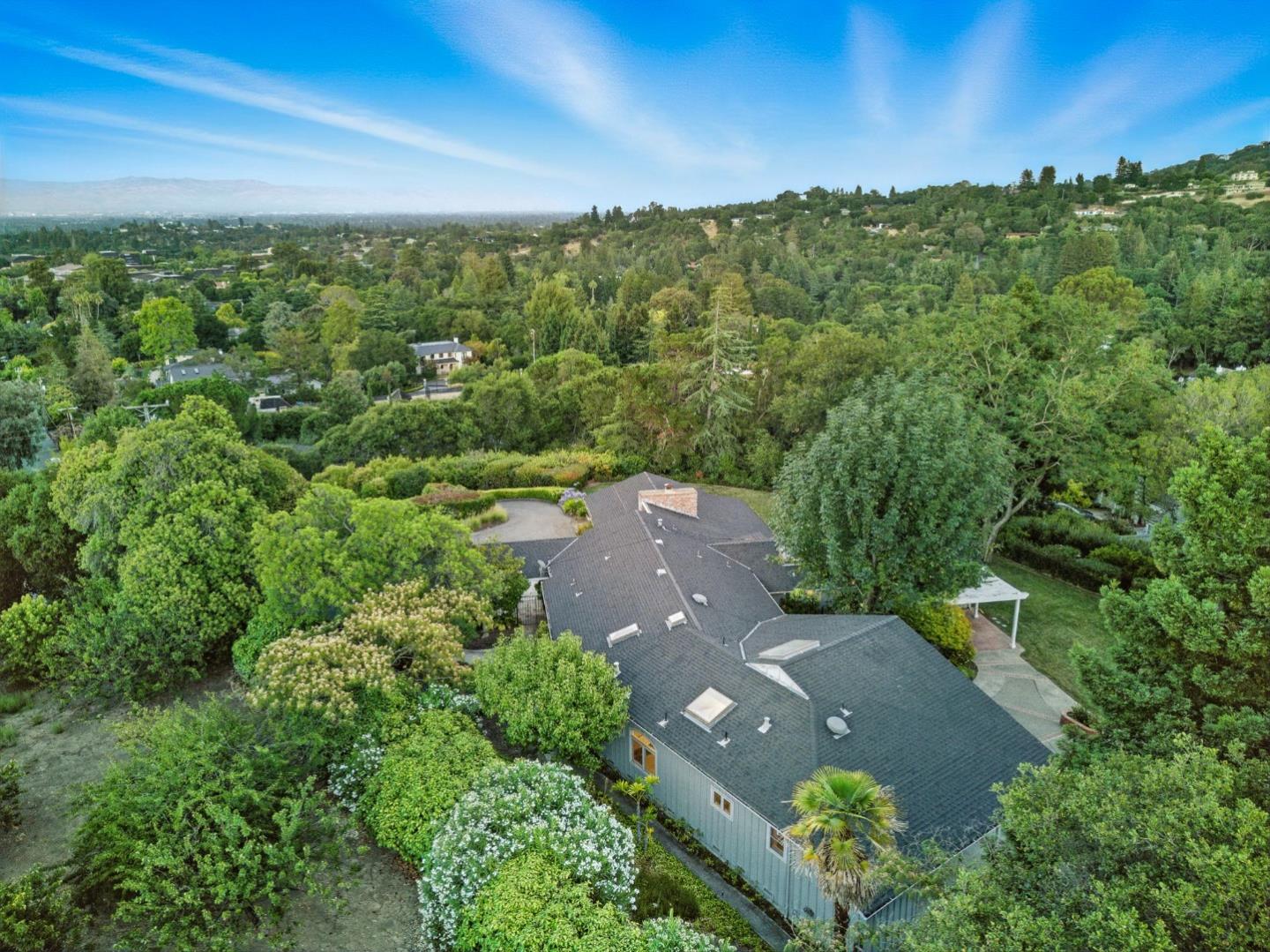 Detail Gallery Image 29 of 41 For 25850 Vinedo Ln, Los Altos Hills,  CA 94022 - 4 Beds | 3/1 Baths