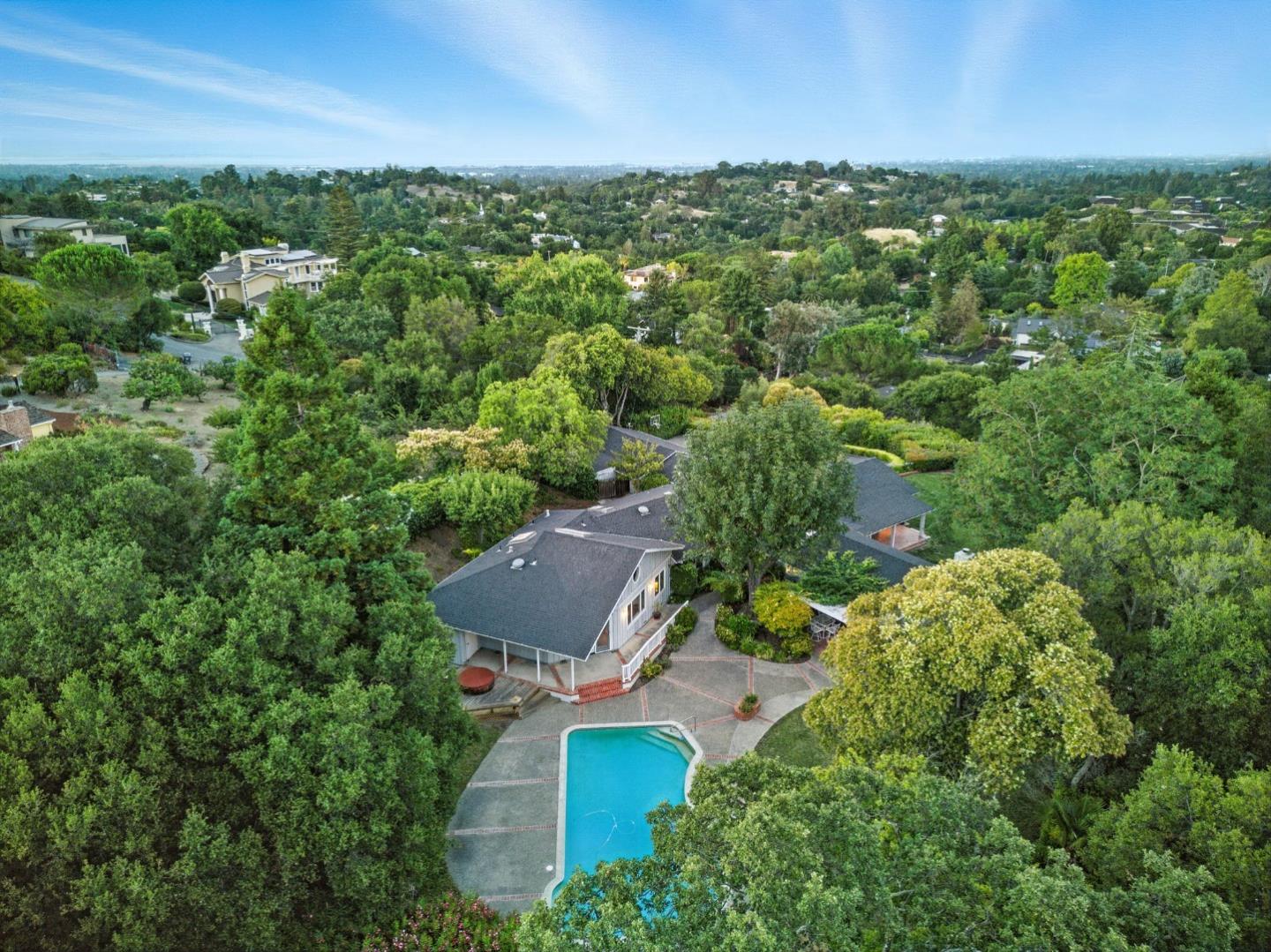 Detail Gallery Image 30 of 41 For 25850 Vinedo Ln, Los Altos Hills,  CA 94022 - 4 Beds | 3/1 Baths