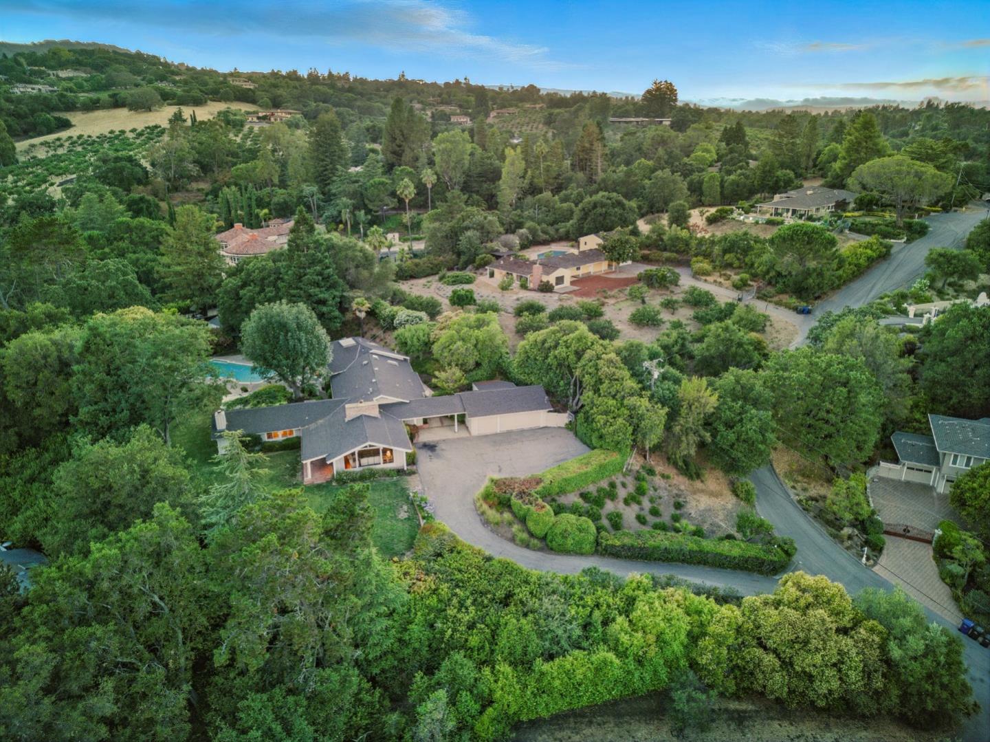 Detail Gallery Image 31 of 41 For 25850 Vinedo Ln, Los Altos Hills,  CA 94022 - 4 Beds | 3/1 Baths