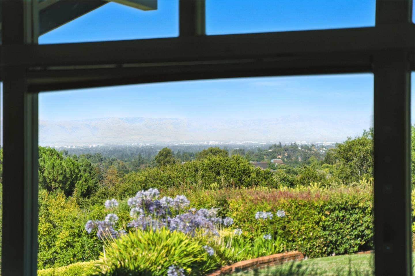 Detail Gallery Image 32 of 41 For 25850 Vinedo Ln, Los Altos Hills,  CA 94022 - 4 Beds | 3/1 Baths