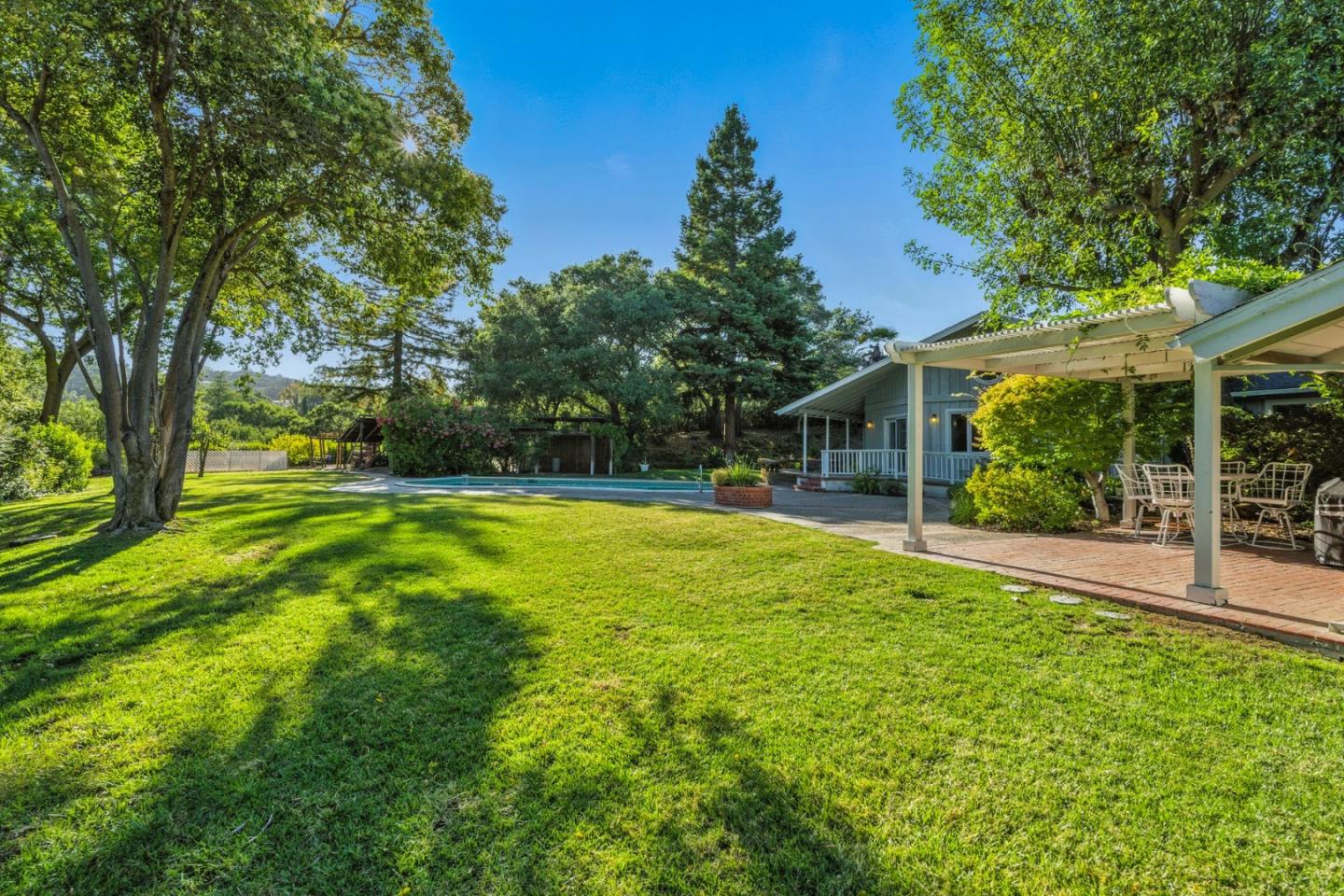Detail Gallery Image 36 of 41 For 25850 Vinedo Ln, Los Altos Hills,  CA 94022 - 4 Beds | 3/1 Baths