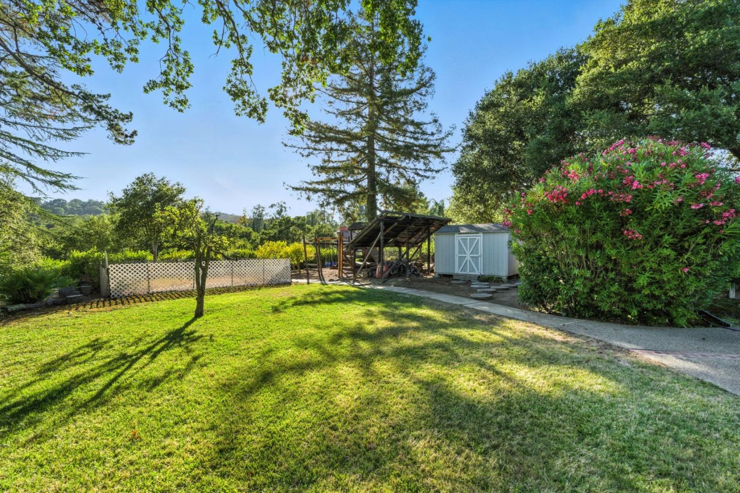 Detail Gallery Image 37 of 41 For 25850 Vinedo Ln, Los Altos Hills,  CA 94022 - 4 Beds | 3/1 Baths