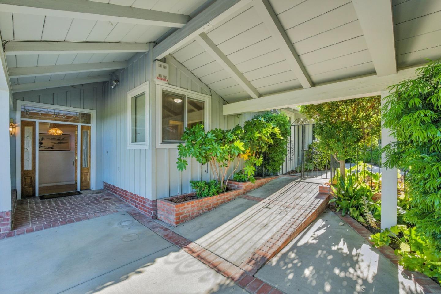 Detail Gallery Image 9 of 41 For 25850 Vinedo Ln, Los Altos Hills,  CA 94022 - 4 Beds | 3/1 Baths