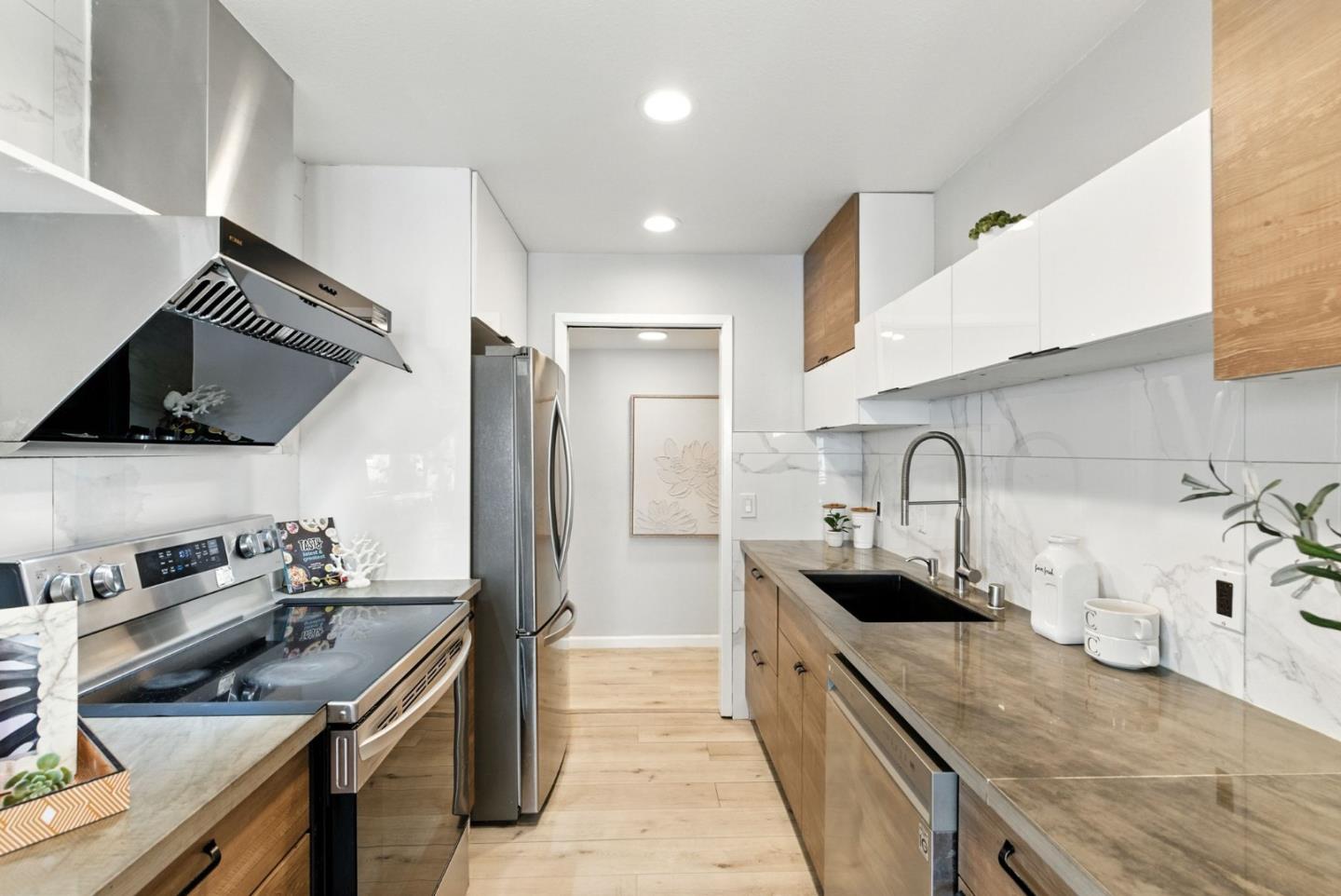 Detail Gallery Image 13 of 32 For 255 S Rengstorff Ave #43,  Mountain View,  CA 94040 - 2 Beds | 1 Baths