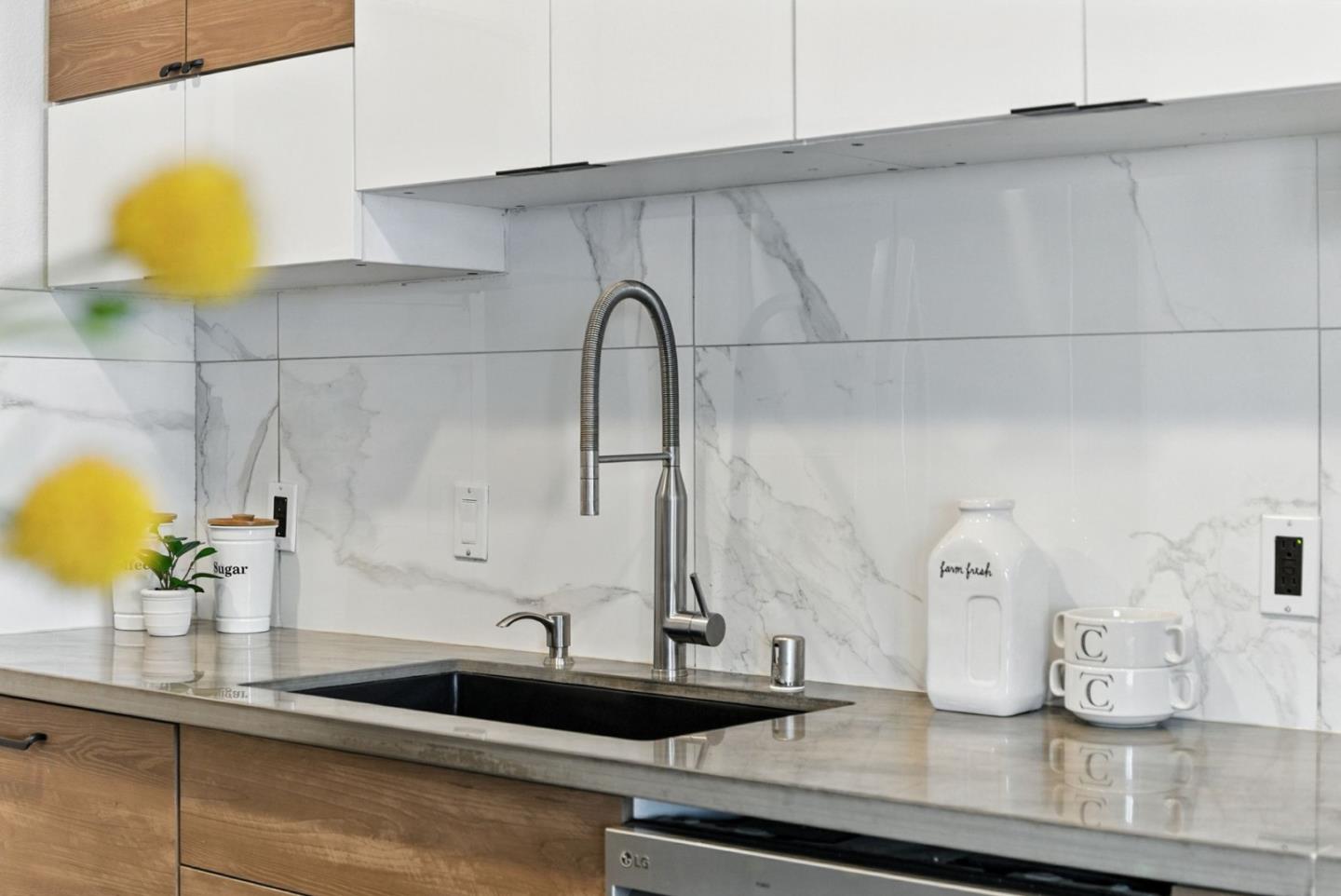 Detail Gallery Image 15 of 32 For 255 S Rengstorff Ave #43,  Mountain View,  CA 94040 - 2 Beds | 1 Baths